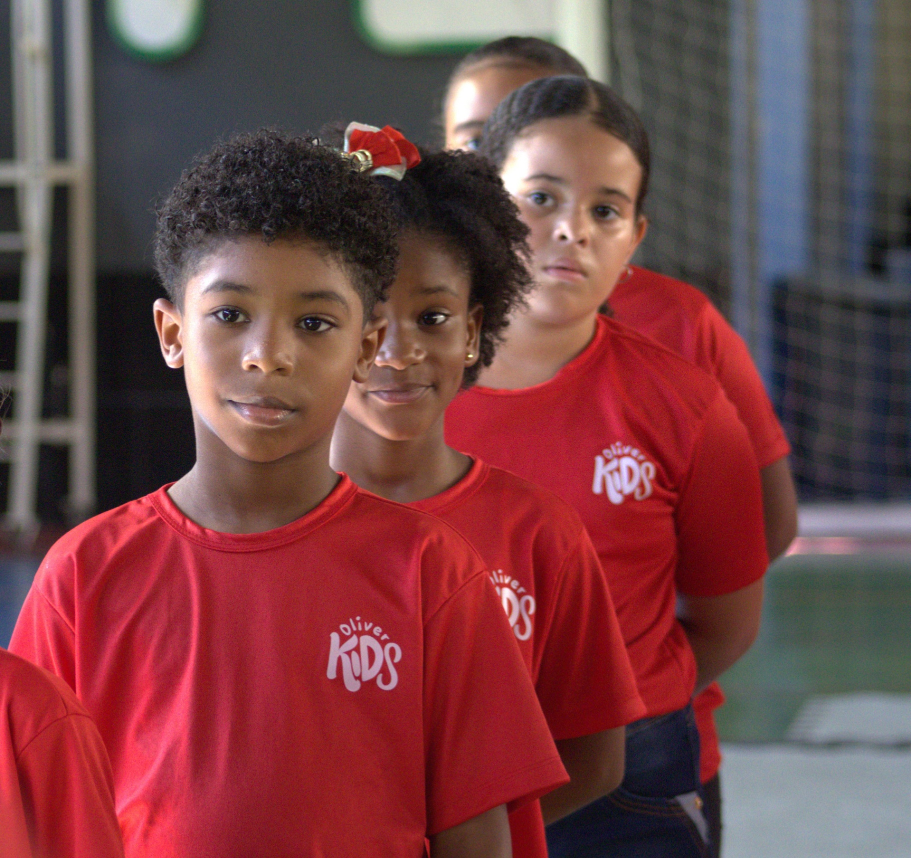 Alunos da Oliver Kids uniformizados